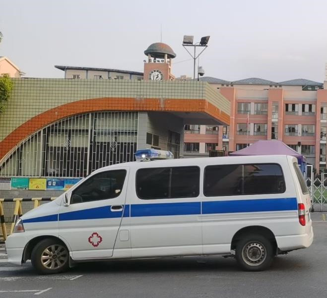 枞阳救护车出租护送骨折病人一公里多少钱